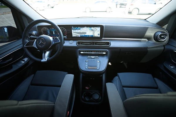 Mercedes V300 Avantgarde Extra Long (Noir), 2025