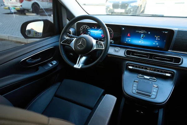 Mercedes V300 Avantgarde Extra Long (Noir), 2025