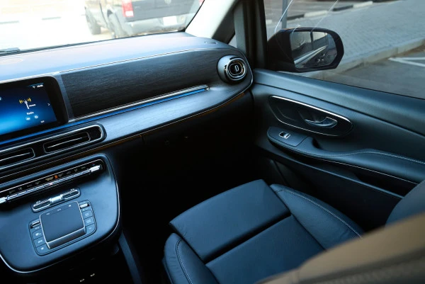 Mercedes V300 Avantgarde Extra Long (Noir), 2025