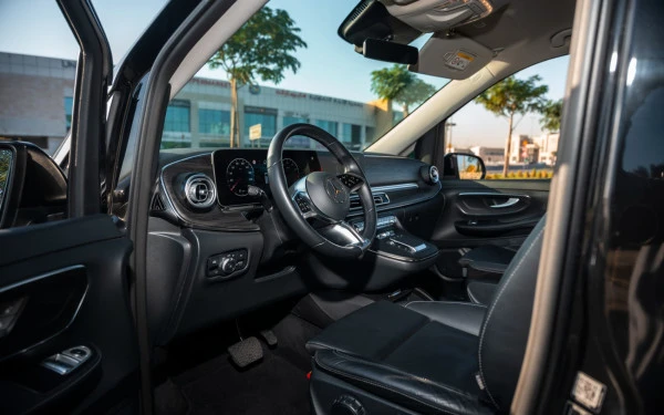 Mercedes V300 Avantgarde Extra Long (Black), 2025