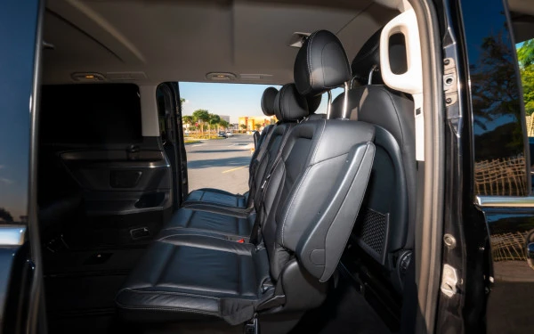 Mercedes V300 Avantgarde Extra Long (Black), 2025