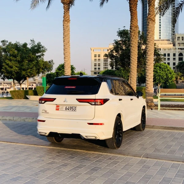 Mitsubishi Outlander (Blanc), 2025