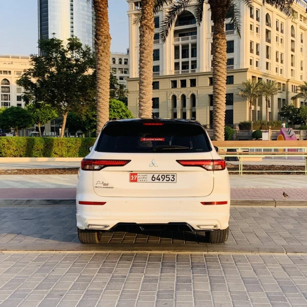 Mitsubishi Outlander (Blanc), 2025