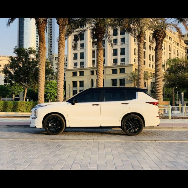 Mitsubishi Outlander (Blanc), 2025