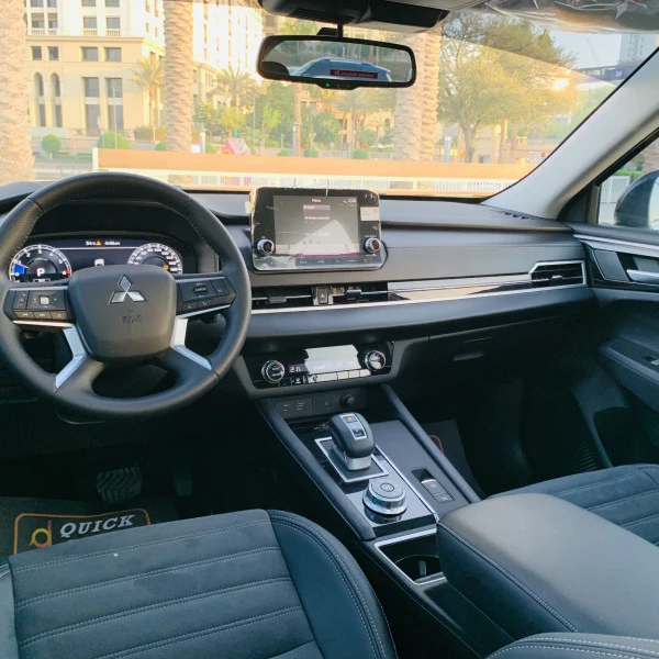 Mitsubishi Outlander (Blanc), 2025
