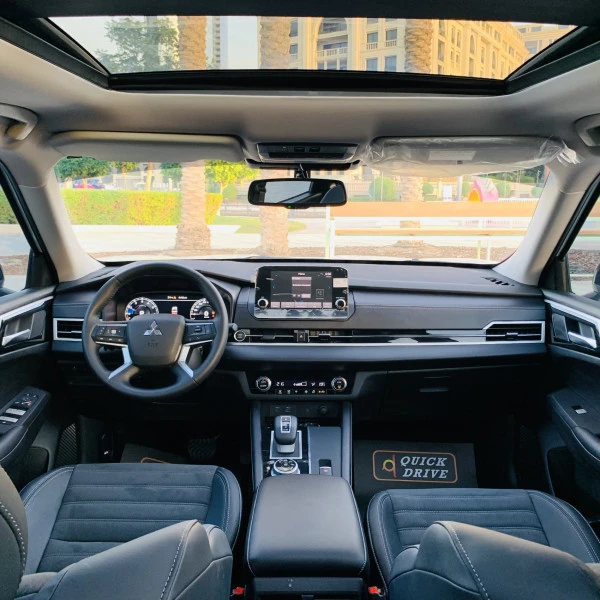 Mitsubishi Outlander (Blanc), 2025