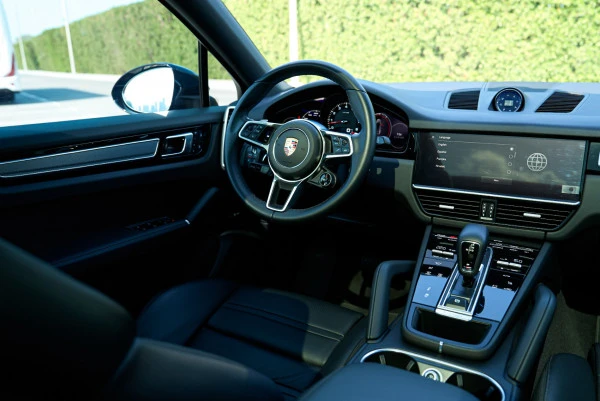 Porsche Cayenne coupe (Black), 2022