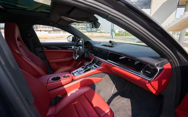 Porsche Panamera 4 (Dark Grey), 2020