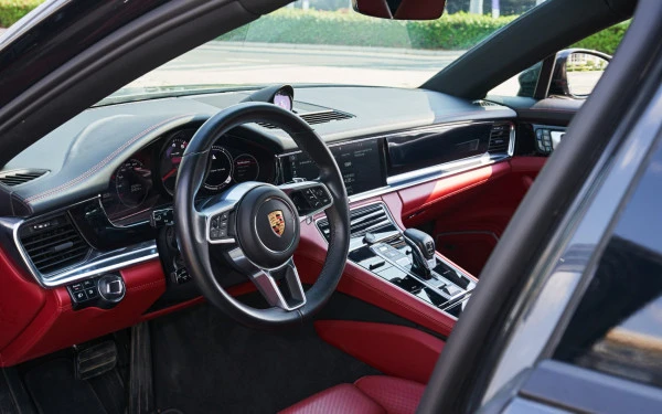 Porsche Panamera 4 (Dark Grey), 2020