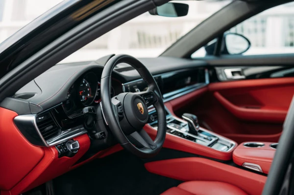 Porsche Panamera (Black), 2021