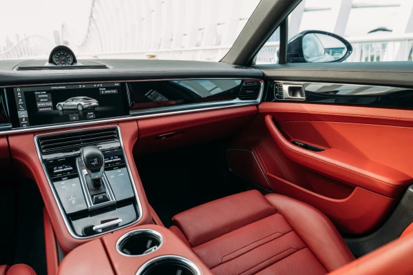 Porsche Panamera (Black), 2021