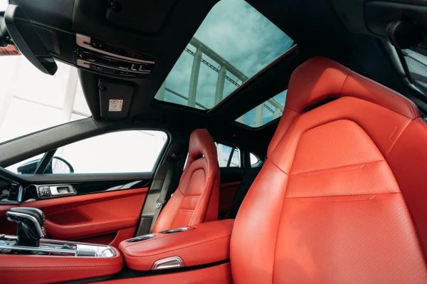 Porsche Panamera (Black), 2021