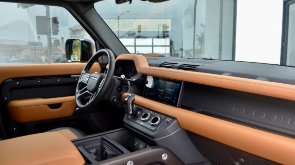Range Rover Defender (Black), 2023