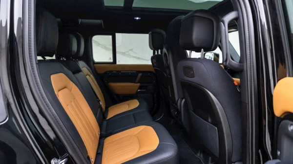 Range Rover Defender (Black), 2023