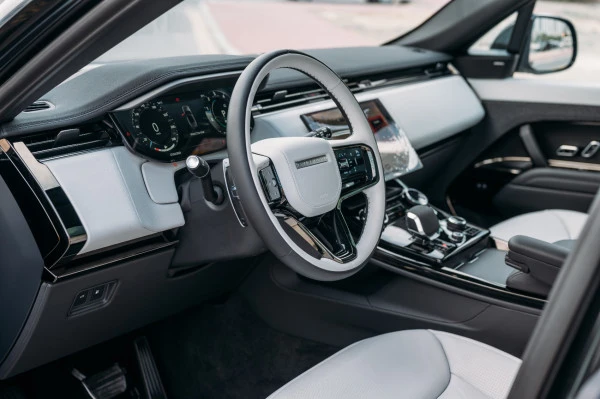 Range Rover Sport NEW SHAPE (Schwarz), 2023