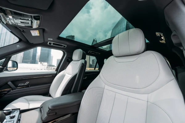 Range Rover Sport NEW SHAPE (Schwarz), 2023