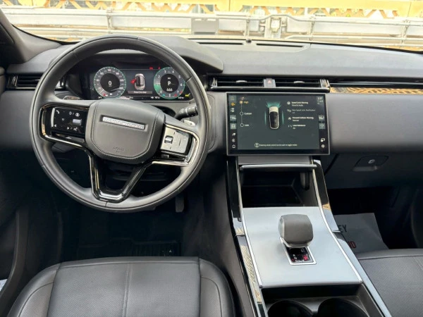 Range Rover Velar (Black), 2025