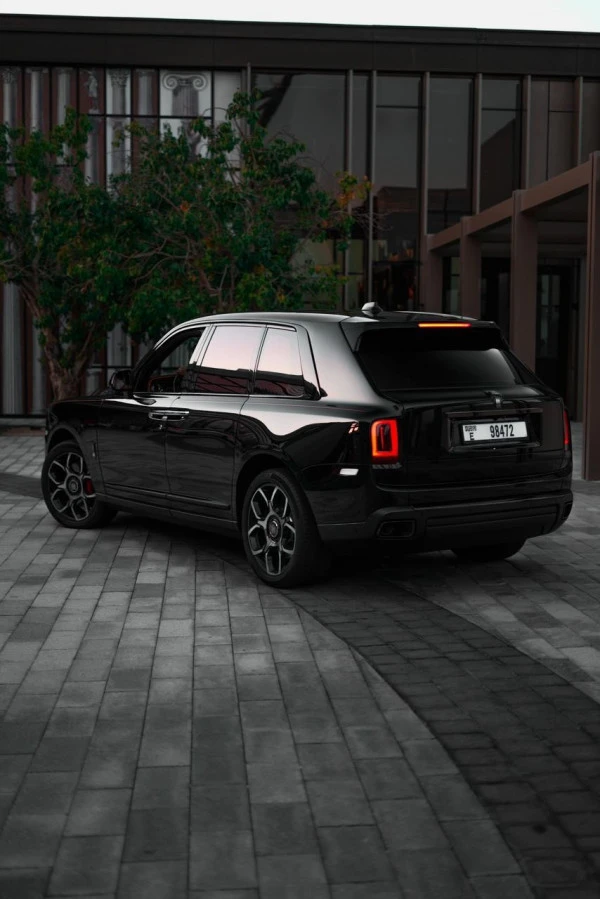 Rolls Royce Cullinan Black Badge (Black), 2021