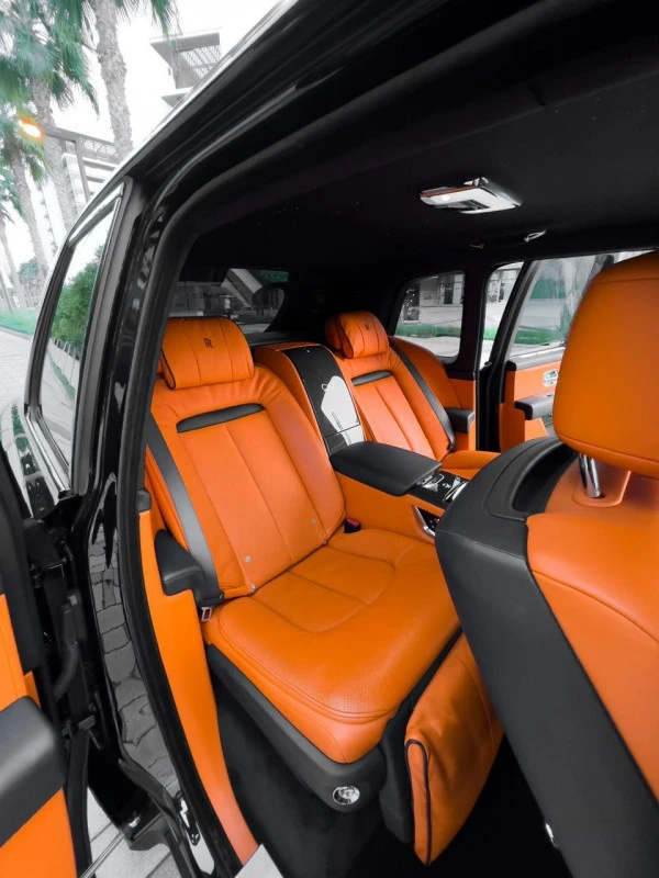 Rolls Royce Cullinan Black Badge (Black), 2021