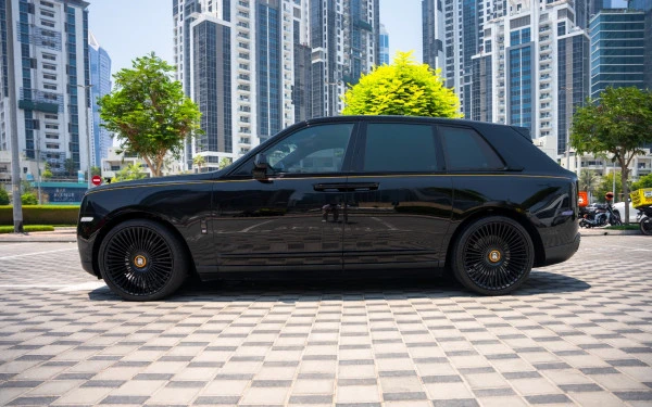 Rolls Royce Cullinan (Nero), 2020