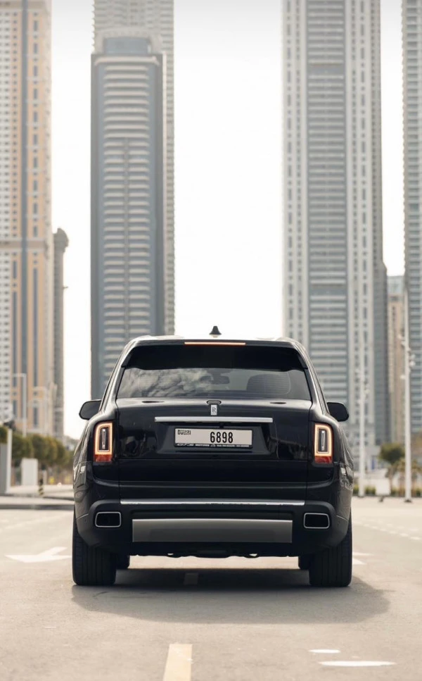 Rolls Royce Cullinan (Nero), 2021