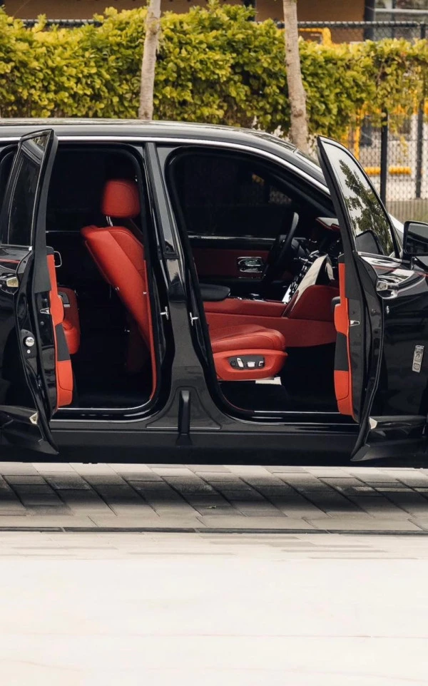 Rolls Royce Cullinan (Nero), 2021