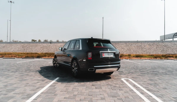 Rolls Royce Cullinan (Nero), 2023