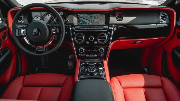 Rolls Royce Cullinan (Nero), 2023
