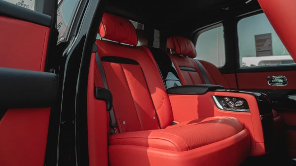 Rolls Royce Cullinan (Nero), 2023