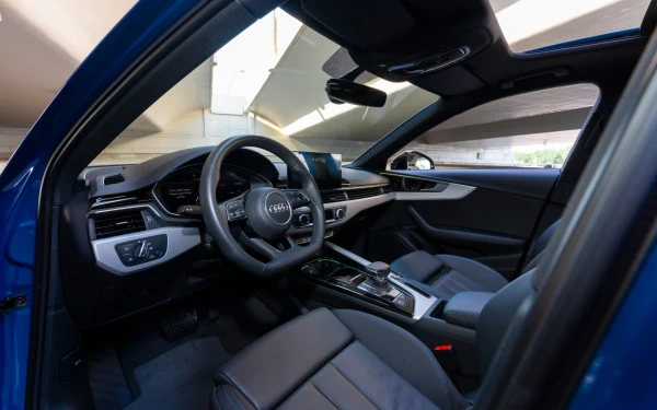 Audi A4 (Синий), 2024