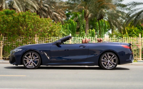 BMW 840i cabrio (Blu Scuro), 2021