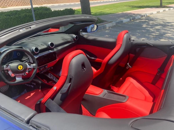 Ferrari Portofino Rosso (Azul), 2020