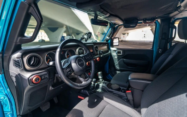 Jeep Wrangler Limited Sport Edition convertible (Blue), 2020