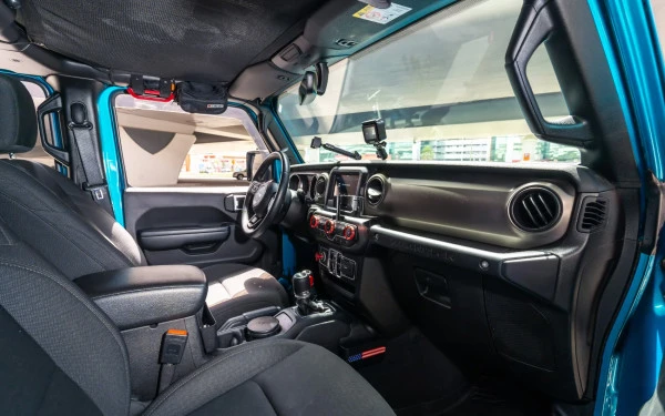 Jeep Wrangler Limited Sport Edition convertible (Blue), 2020