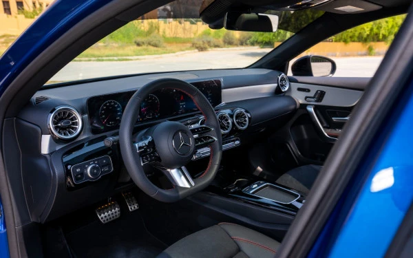 Mercedes A200 (Azul), 2025