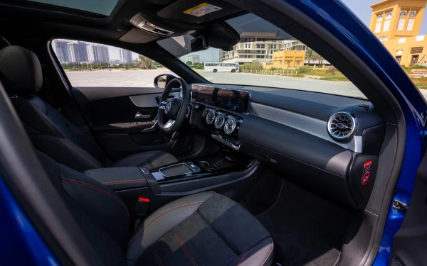 Mercedes A200 (Azul), 2025