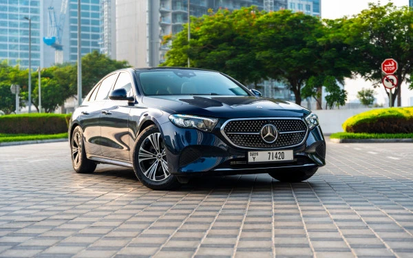 Mercedes E200 (Azul), 2025