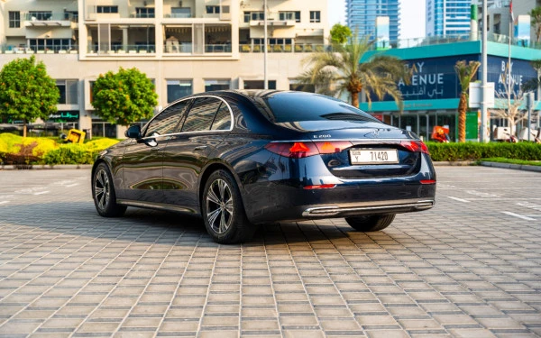 Mercedes E200 (Azul), 2025