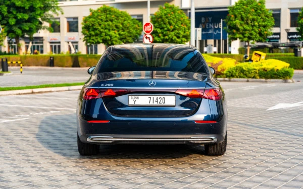 Mercedes E200 (Azul), 2025