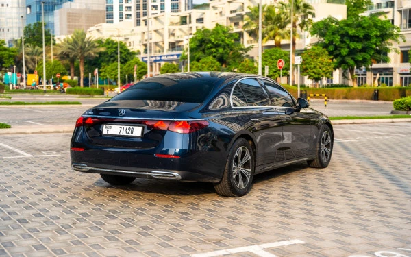 Mercedes E200 (Azul), 2025