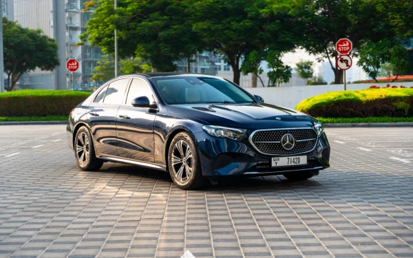 Mercedes E200 (Azul), 2025