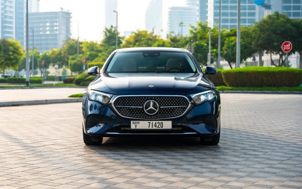 Mercedes E200 (Azul), 2025