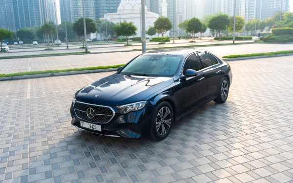 Mercedes E200 (Azul), 2025