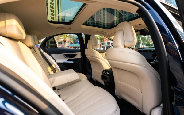 Mercedes E200 (Azul), 2025