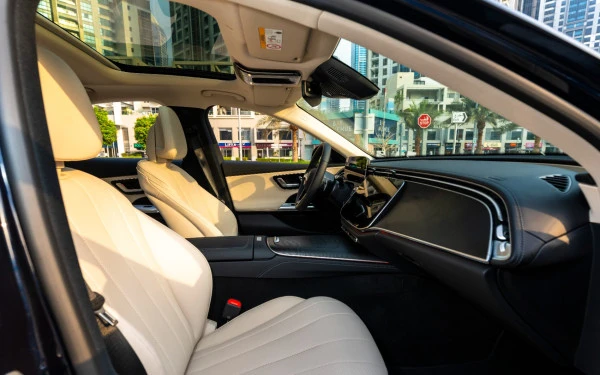 Mercedes E200 (Azul), 2025
