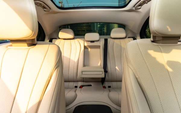 Mercedes E200 (Azul), 2025