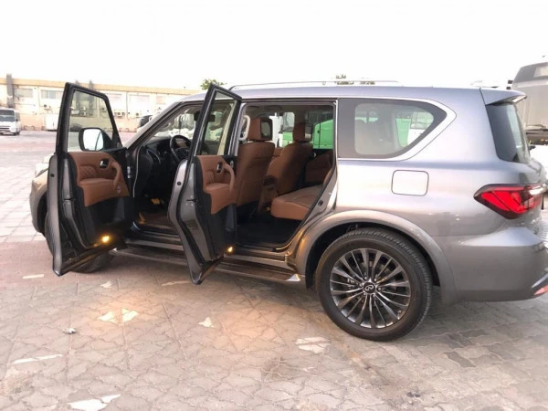 Infiniti QX 80 (Gris Foncé), 2021