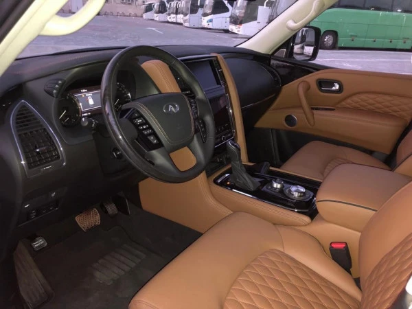 Infiniti QX 80 (Gris Foncé), 2021