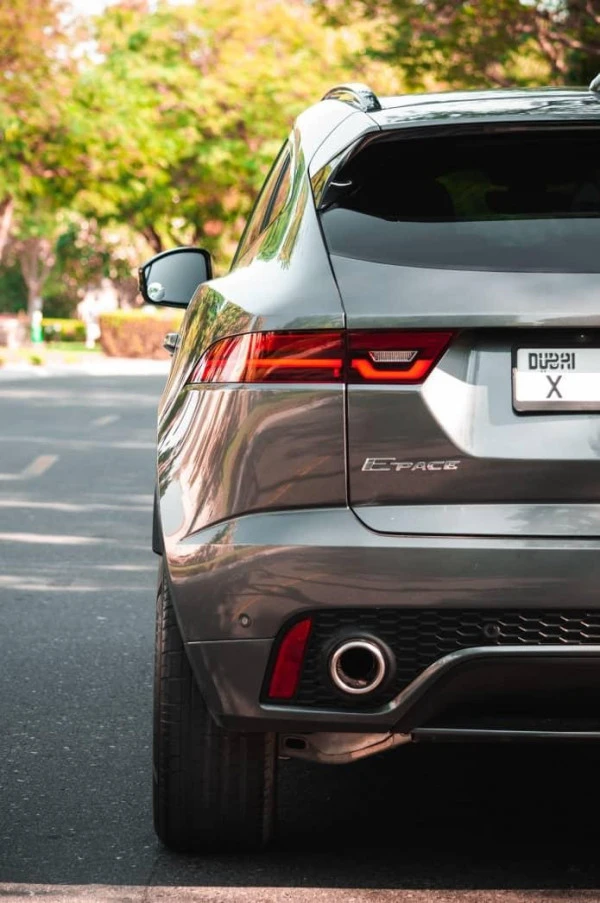 Jaguar E-Pace (Gris Oscuro), 2020