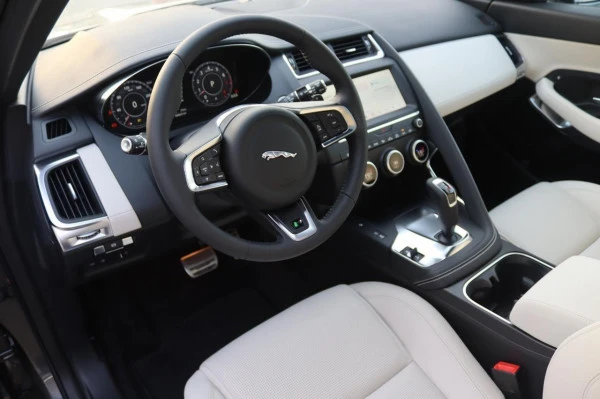 Jaguar E-Pace (Gris Oscuro), 2020